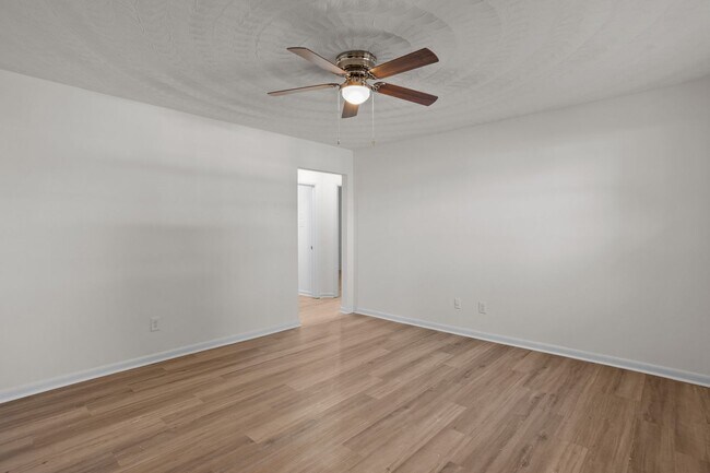 Building Photo - 2000 Flower Ln