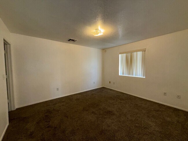 Building Photo - 807 Gemstone Ave