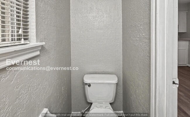 Building Photo - 4 Bed/2.5 Bath Home with Detached Garage / Pet-Friendly / Available  Now!