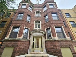 Building Photo - 709 W Cornelia Ave