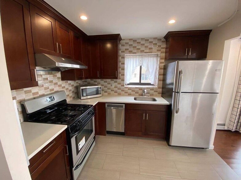 Kitchen - 9411 65th Rd