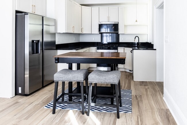 Building Photo - Stunning Remodeled Patio Home in Baker – 3...