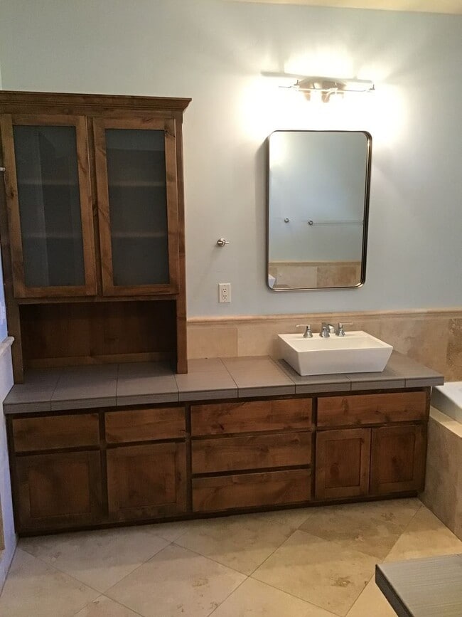 Building Photo - Gorgeous 4 Bedroom Home on Awbrey Butte!