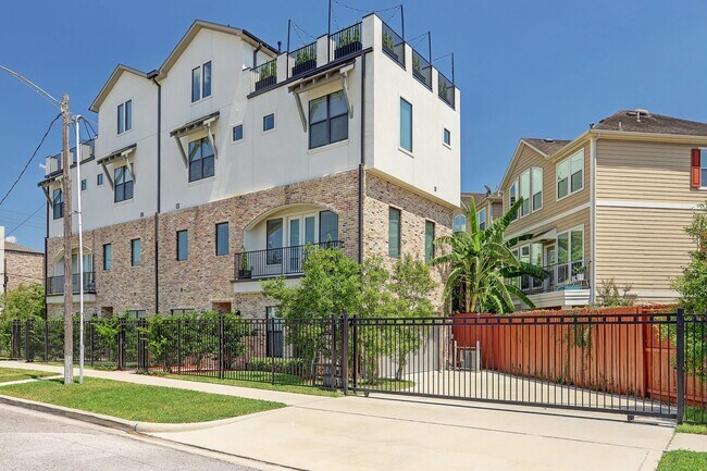 Building Photo - 1509 Nagle St