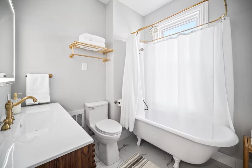 Building Photo - 105 Paul Gore St