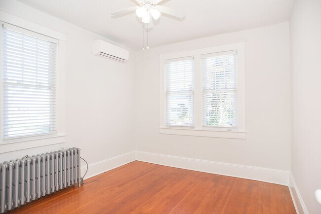 Building Photo - Charming corner lot home for lease in East...