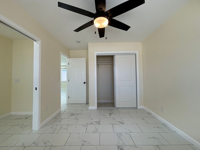 Building Photo - 1674 Kino St