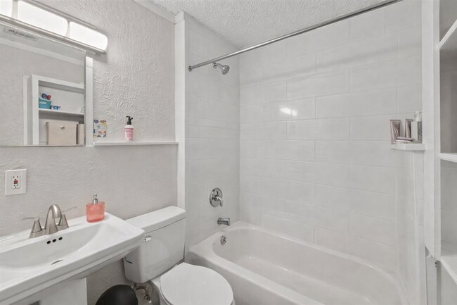 Building Photo - 1202 E 29th St