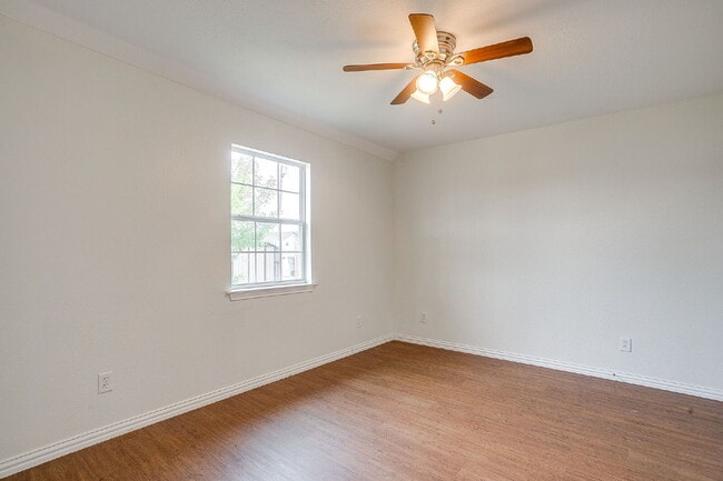 Building Photo - Updated Duplex in Weatherford