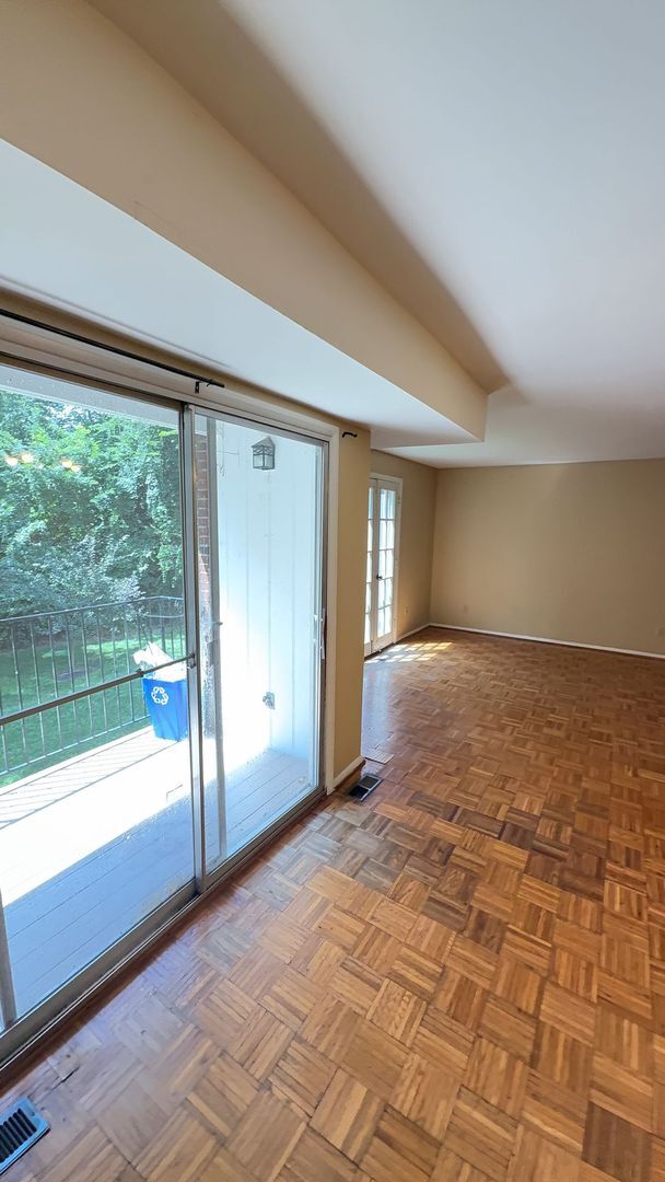 Building Photo - August 2026/2027 Loyola off-campus  2bd/2ba Homeland Southway Condo w/ CAC & more! - Available 8/9