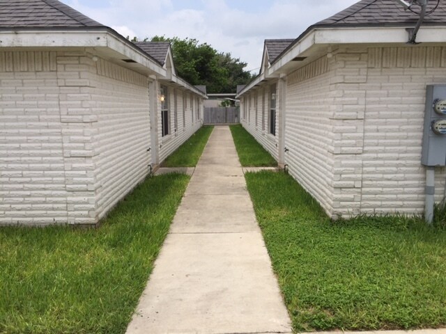 Building Photo - 2607 Cervantes Ave