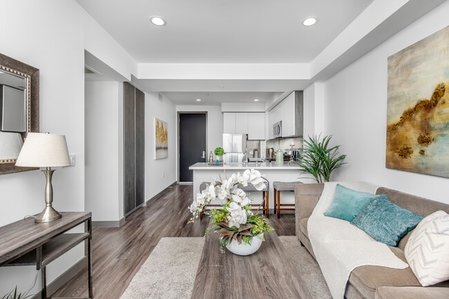 Primary Photo - Venice Luxury Apartments