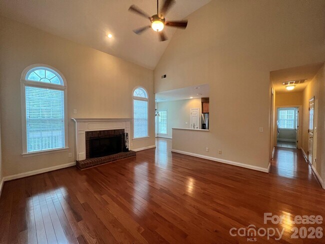 Building Photo - 353 E Waterlynn Rd