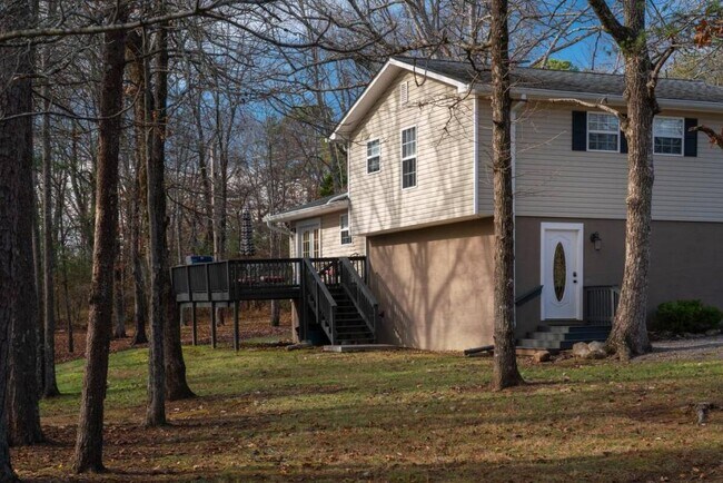 Building Photo - 7206 Sawyer Rd