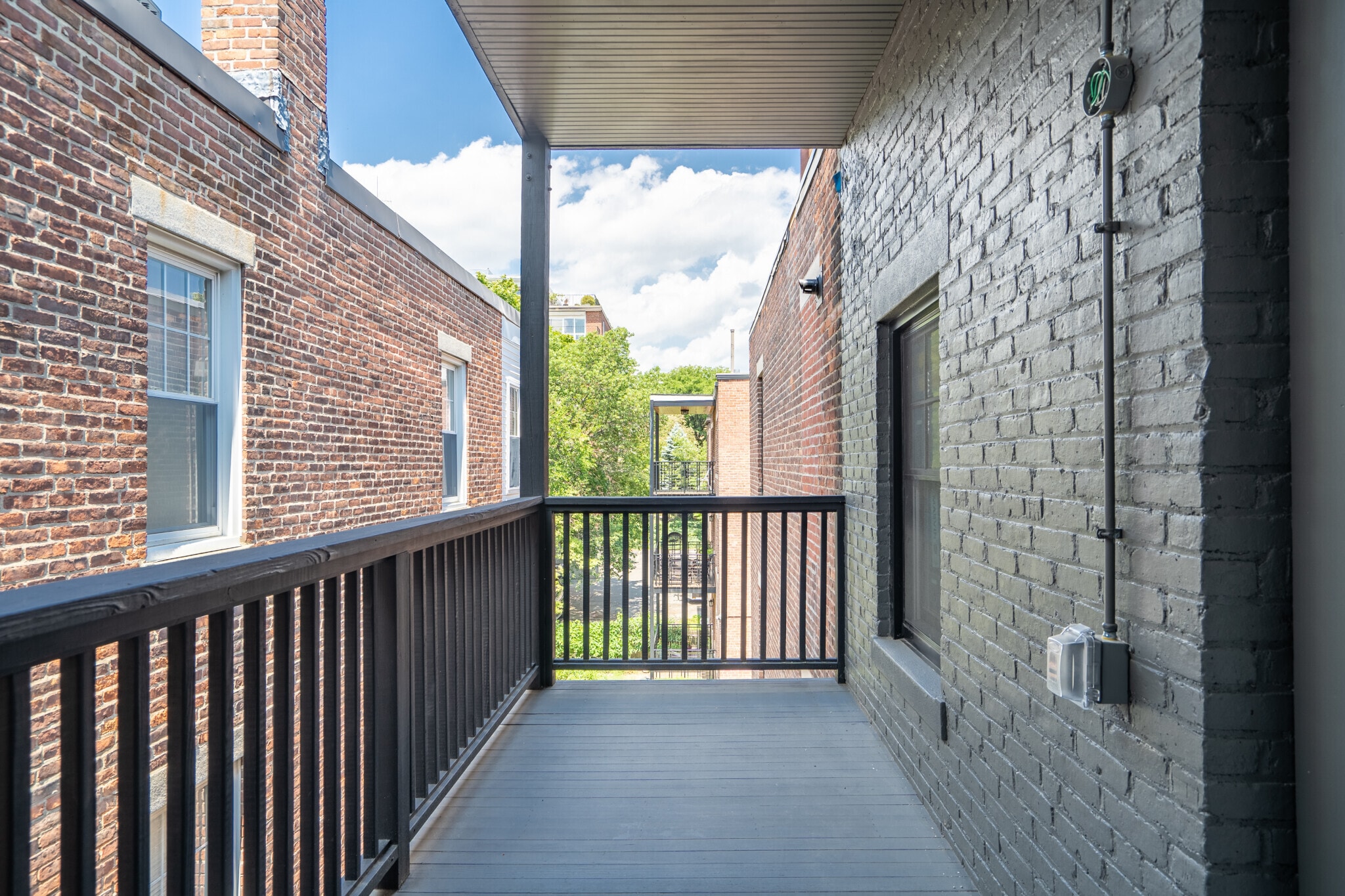 Building Photo - 128 Longwood Ave