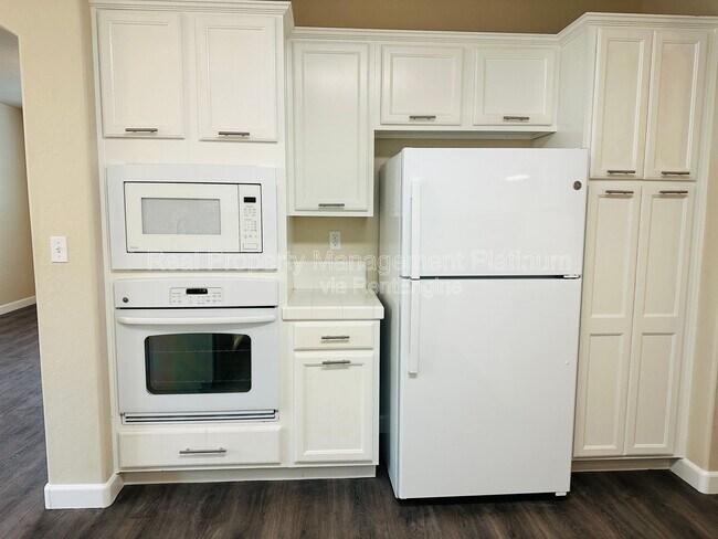 Building Photo - 4333 W Pinsapo Dr