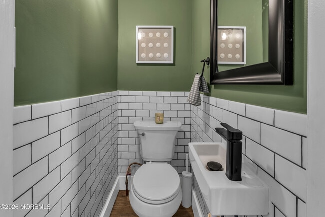 Building Photo - 1208 Bond St