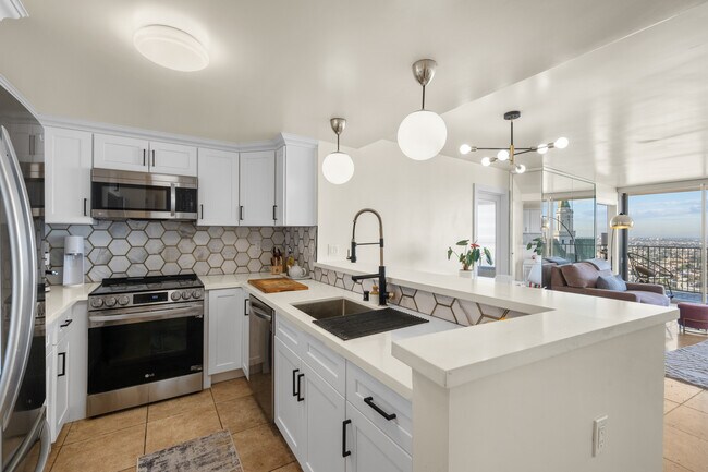 Building Photo - 700 E Ocean Blvd