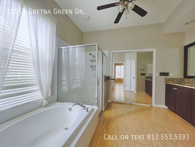 Building Photo - 10511 Gretna Grn Dr