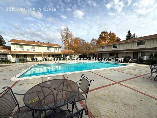 Building Photo - 556 La Copita Ct