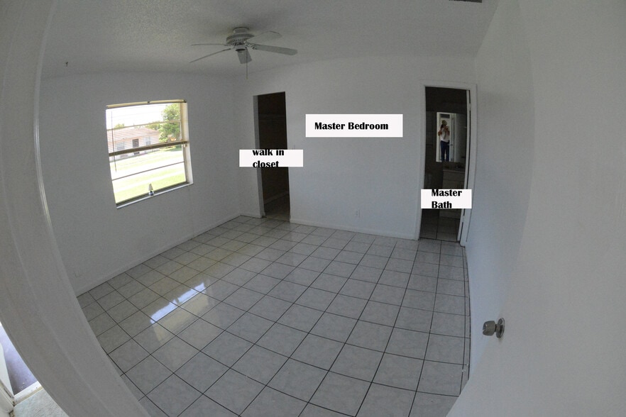 Building Photo - 303 SW 77th Ter