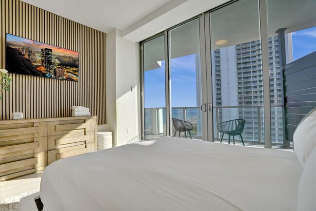 Building Photo - 3100 N Ocean Dr