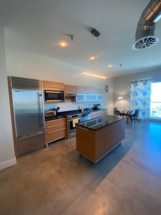 Building Photo - Stunning Fully Furnished Loft with Breatht...