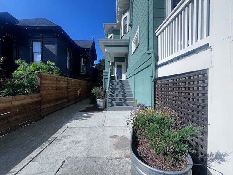 Building Photo - 1301 Adeline St