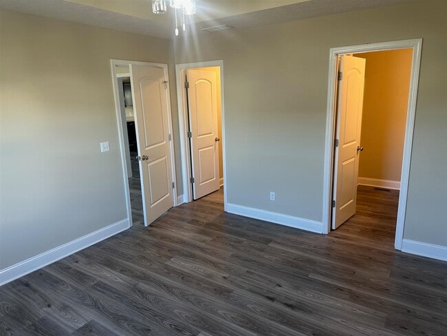 Building Photo - 427 Lansing Ln