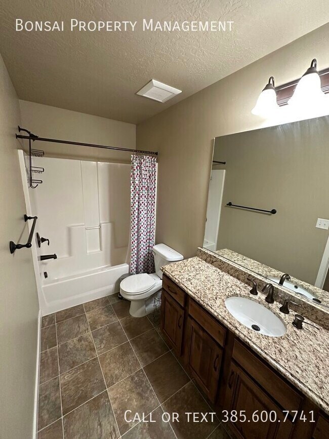 Building Photo - 3711 Summer Heights Dr