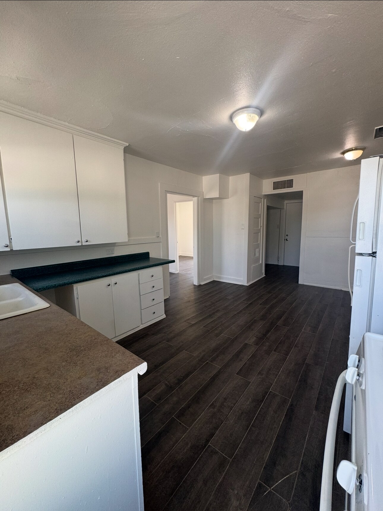 Building Photo - 5518 E Calle Encinas