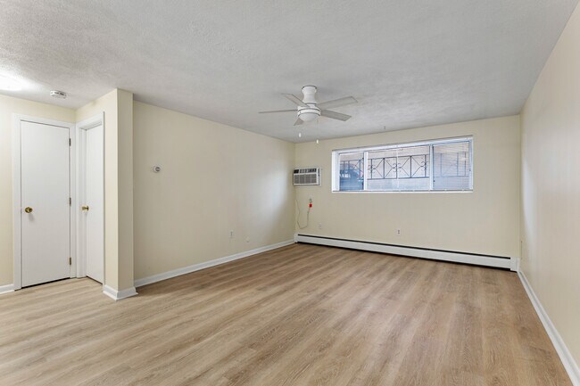 Building Photo - 354 Market St