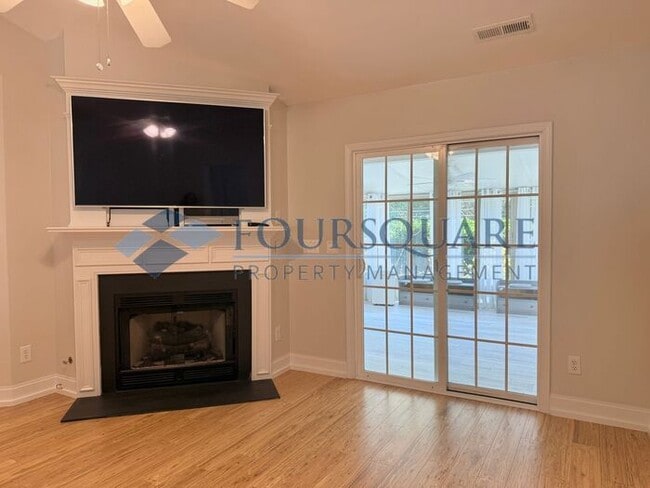 Building Photo - Spacious Ranch-Style Smart Home with Bonus Room, Sunroom , Electricity Included ! - & 2-Car Garag...