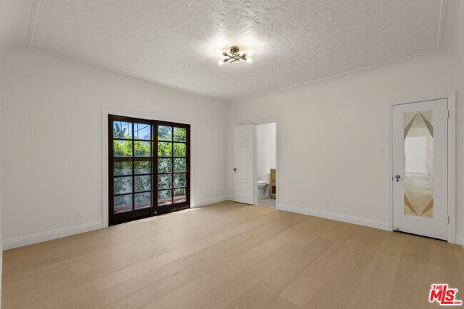Building Photo - 8607 Clifton Way