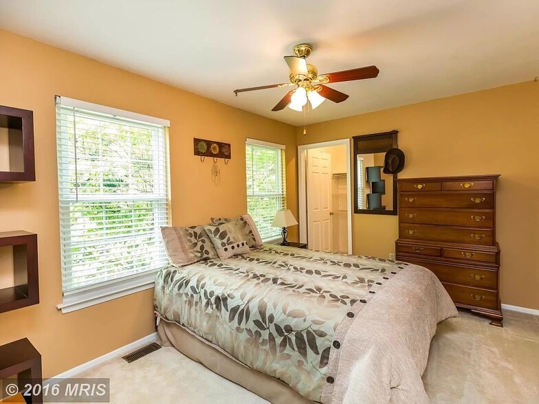 Building Photo - 8817 Stonebrook Ln