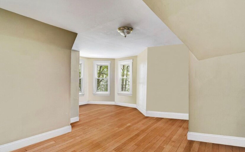 Building Photo - 4002 Fernhill Ave