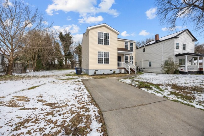 Building Photo - Portsmouth/5 bed 2 bath/Ready for quick move in!!