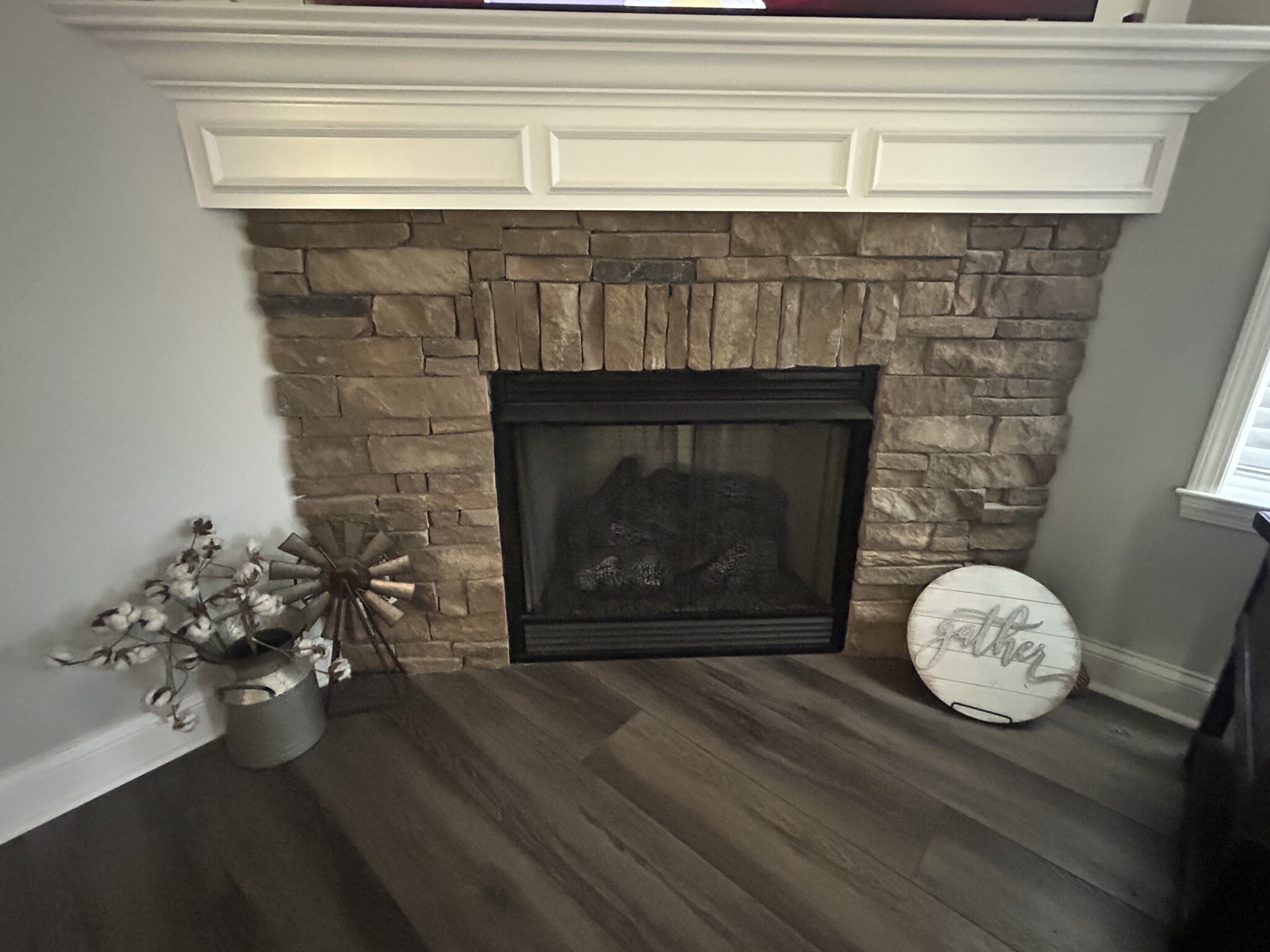 Rock Gas Fireplace in Living Room - 964 Ware Rd