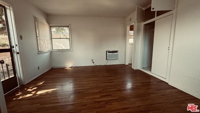 Building Photo - 1134 N Avon St