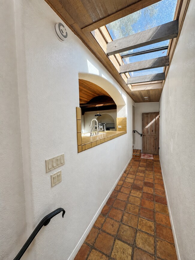 Building Photo - 352 Glen Ellen Dr