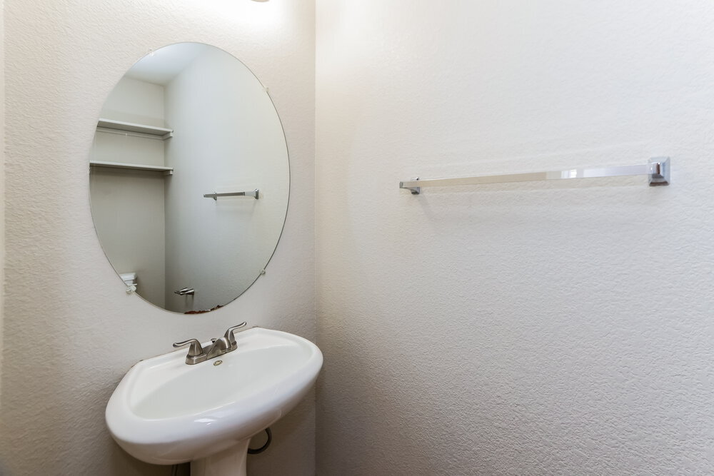 Building Photo - 652 Shadwell St