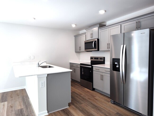 Building Photo - Gorgeous , New Townhome  located in Mallar...