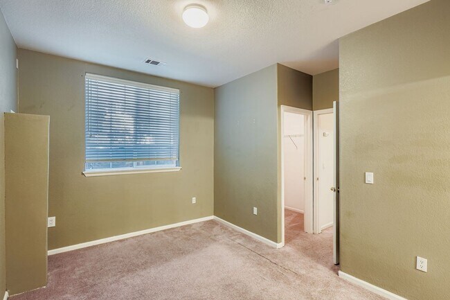 Building Photo - Spacious 3-Bedroom Townhome in Prime Denve...