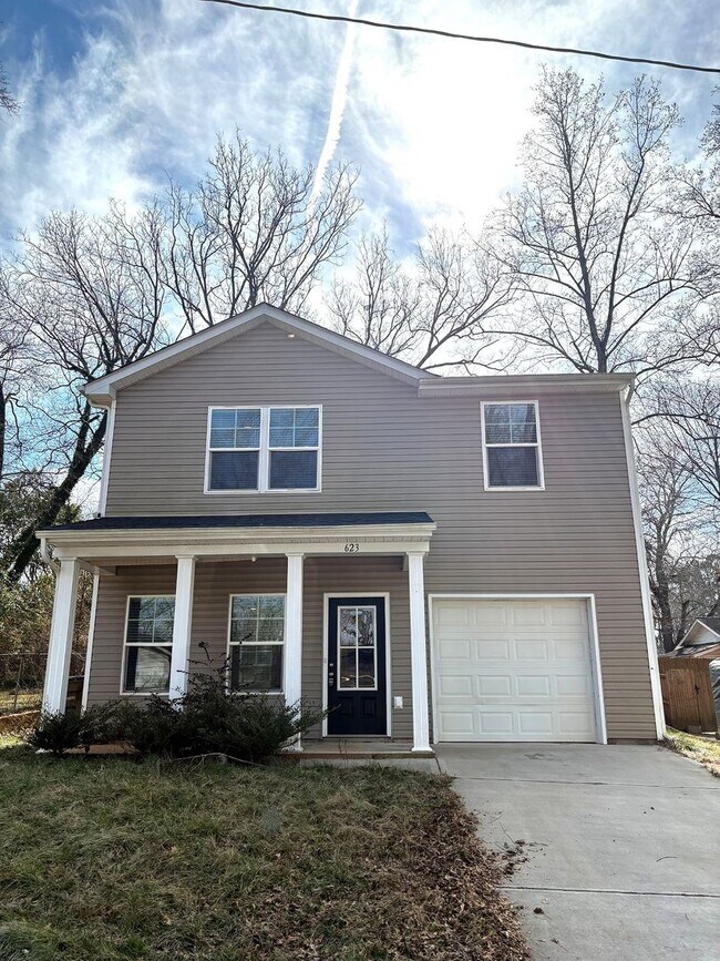 Building Photo - Beautiful 3BR 2.5BA Home w/ Full Appliance Kitchen • Garage Parking in Shelby