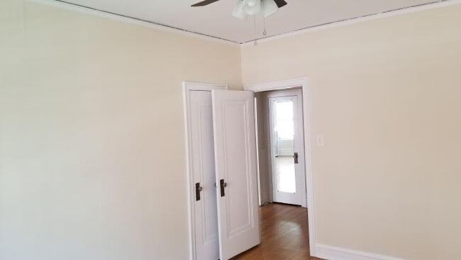 Building Photo - 222 N Oak Park Ave