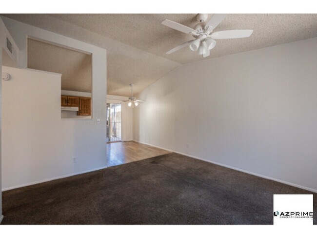 Building Photo - Discover Comfort in This Charming 2/1 Phoe...