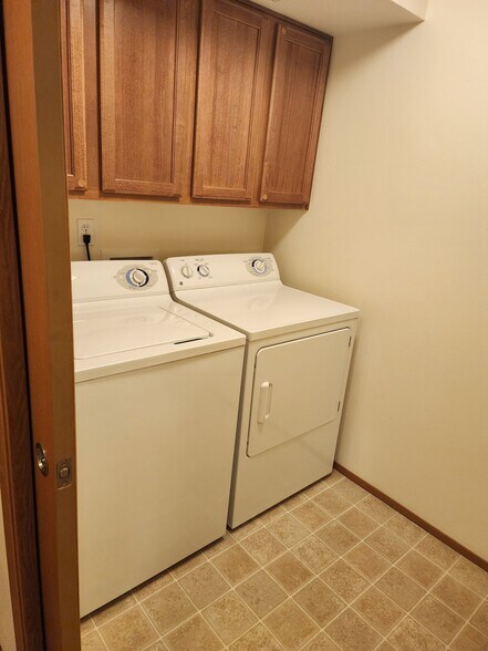 Building Photo - 2732 Hidden Springs Loop SE