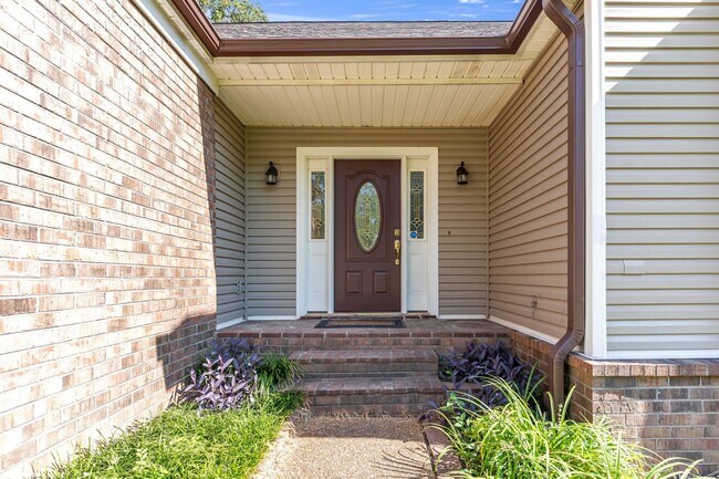 Building Photo - 636 N Fox Chase Cove