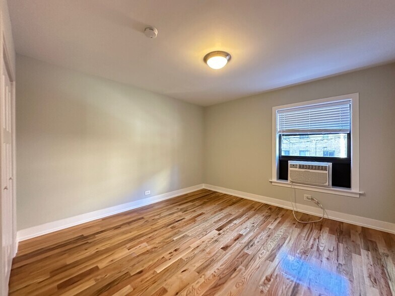 Building Photo - 562 W Arlington Pl