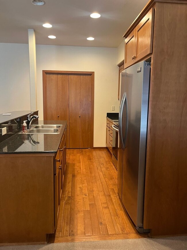 Building Photo - 3 Bedroom 2.5 Bath Townhouse